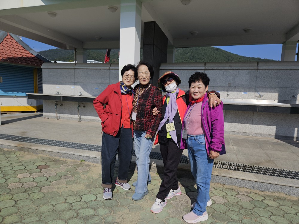 6077d893498d3424eef666c89a211be0_1762408659_5257.jpg